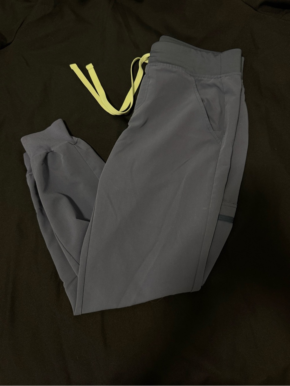 Figs women’s charcoal scrub pants